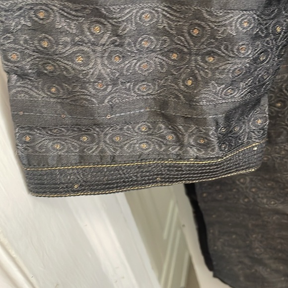 Men’s Indian Grey Kurta Pajama With Golden Motif - Picture 4 of 7